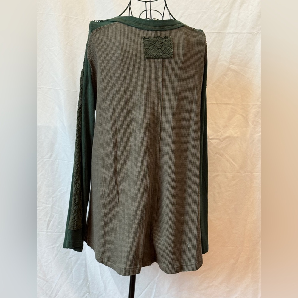 239 - POL Green and Crochet Women's Top - Picture 4 of 6